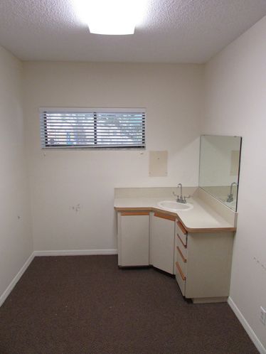 GREAT BUILDING TO BUY OR LEASE!: 1991 Hyde Park St, Sarasota, FL 34239